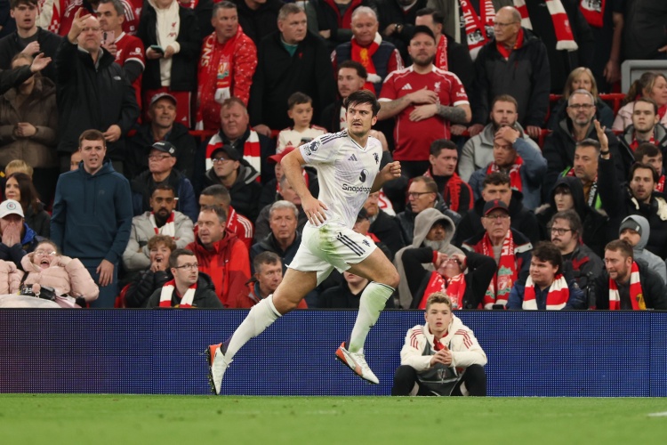 英足总官方：对阵伯恩茅斯被罚下，马奎尔辱骂第四官员遭指控